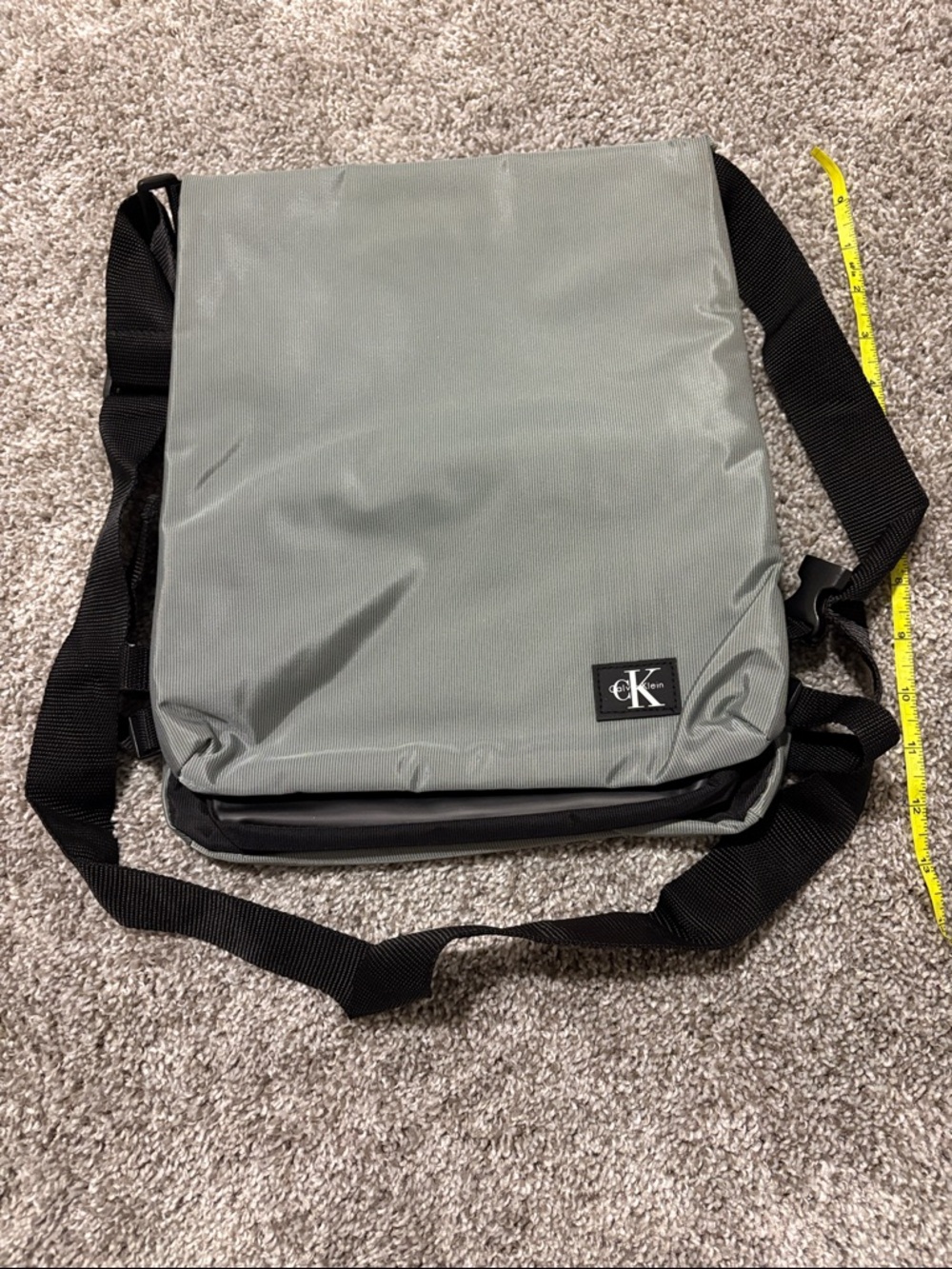 NWOT Calvin Klein unique crossbody with multiple zip pockets